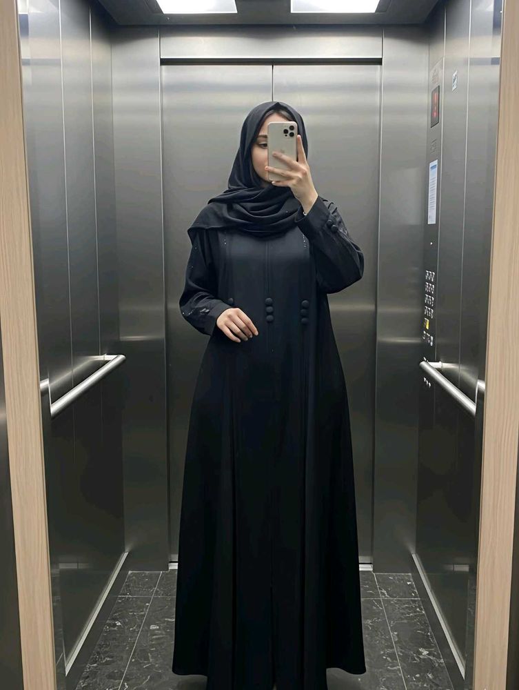 Elegant Black Abaya with Subtle Detailing – Modest