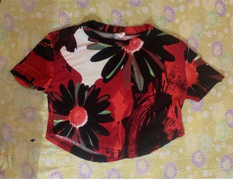 Sale 🥳👚Floral Print Crop Top