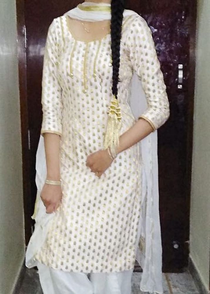 Elegant White &amp; Gold Kurta and Dupatta Set