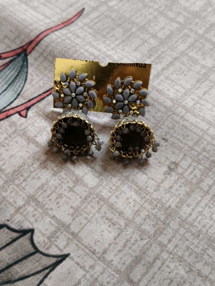 Grey Earing