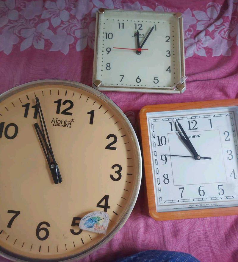 3 Pis Wall Clock Mint Condition Working conditio