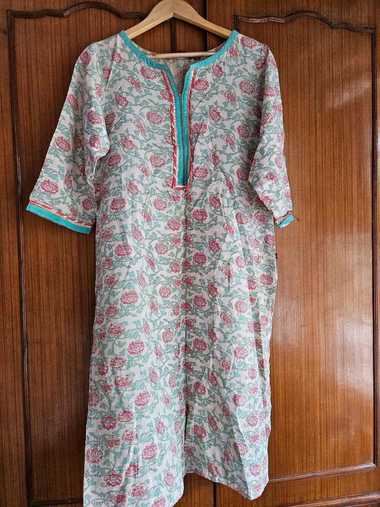 Avaasa Floral Kurti