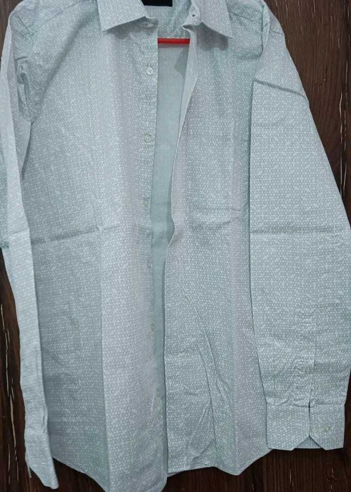 Men&#39;s Patterned Button-Down Shirt
