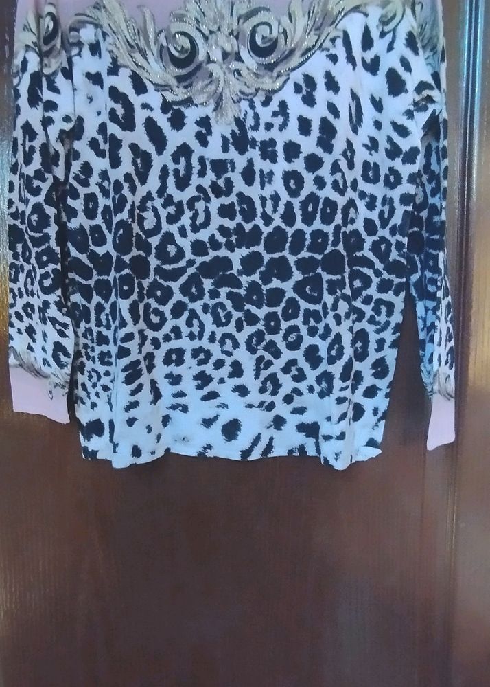 Leaopars Print Woolen Top