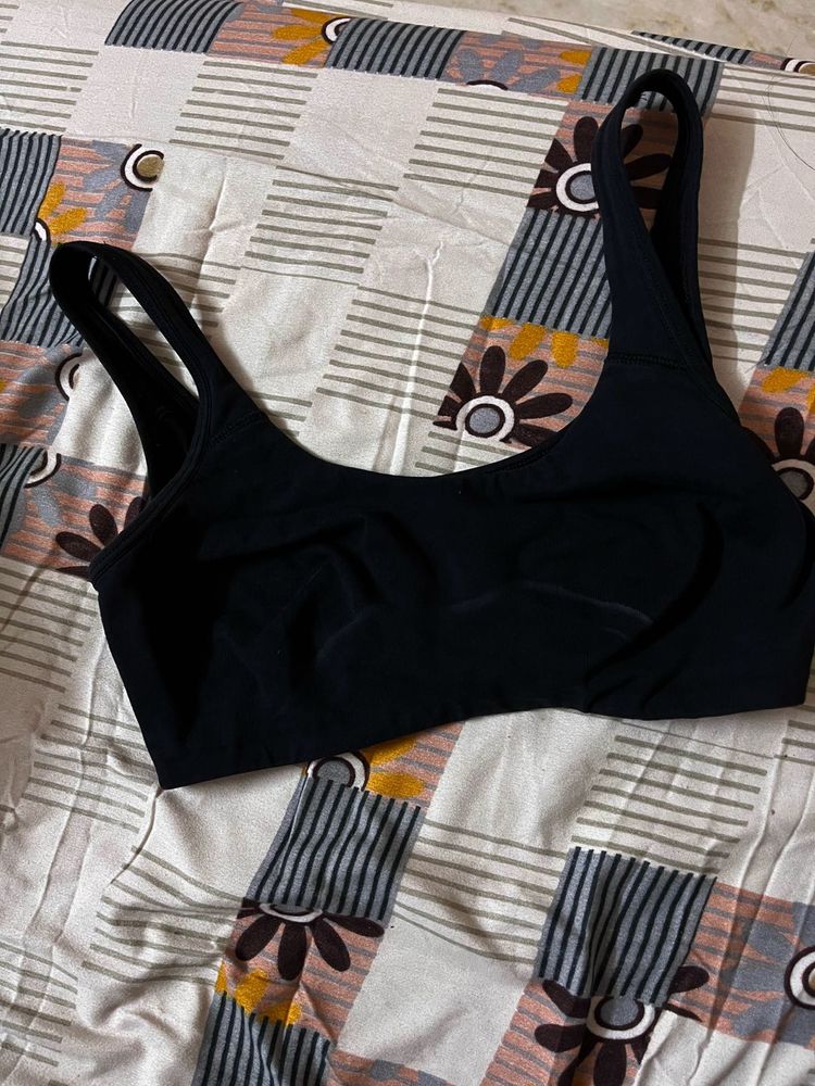Black sports bra