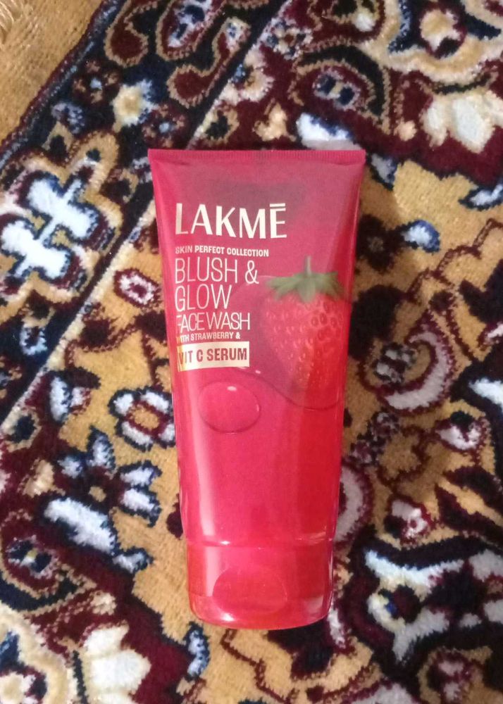 Lakme Blush &amp; Glow Facewash + Get Surprise Freebie