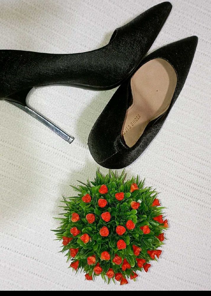 Pretty heels With Rhinestone Work