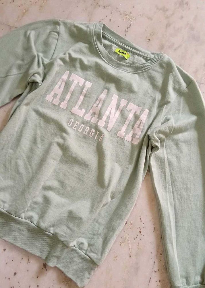 pastel green sweatshirt 🍀