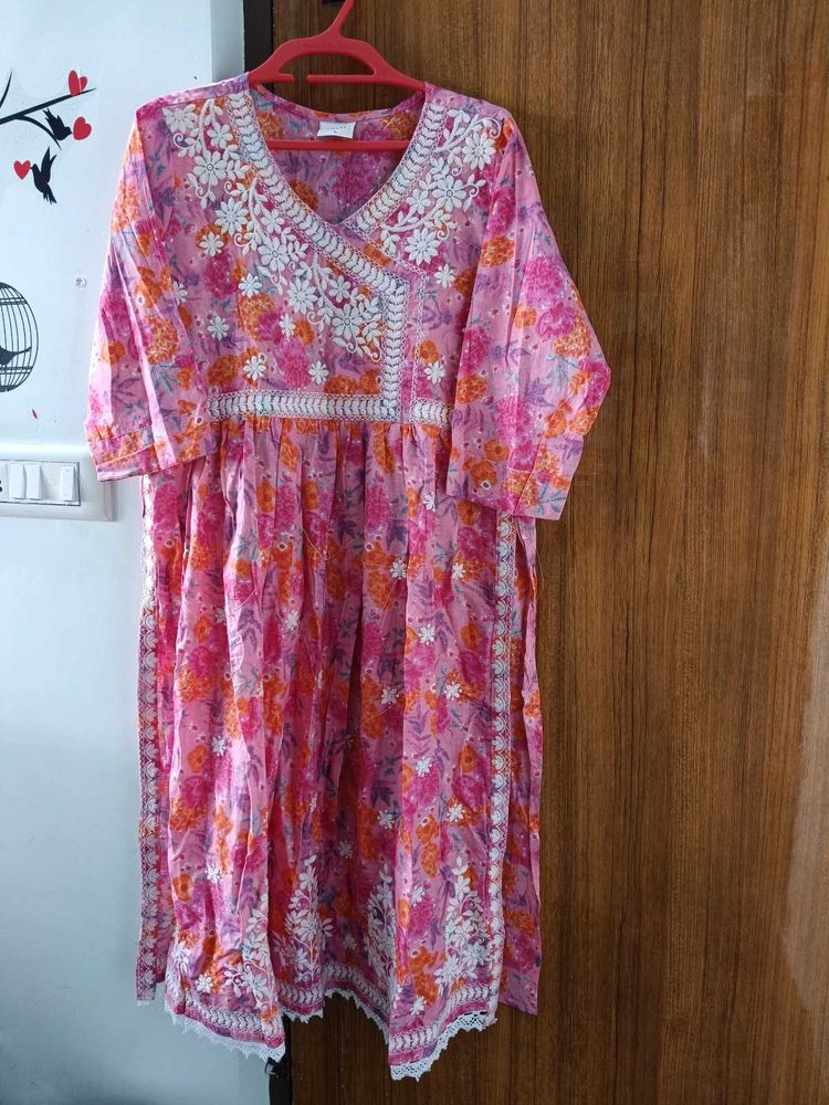 Chikankari Floral 🩷 Kurta And Pant Set