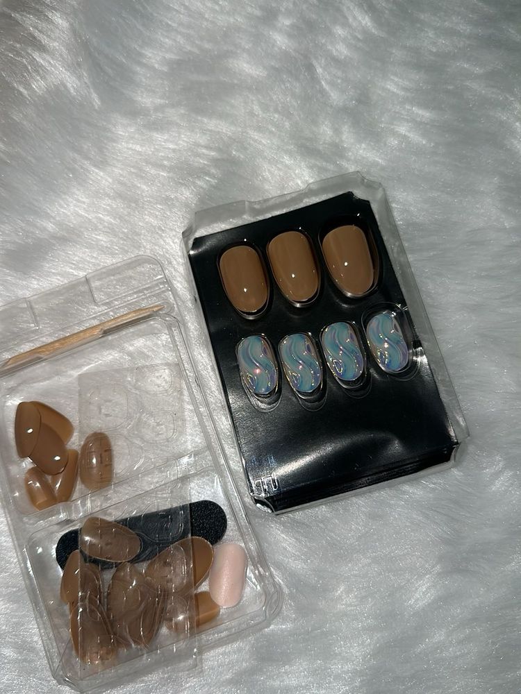 Nude Shade Swirl Presson Nails