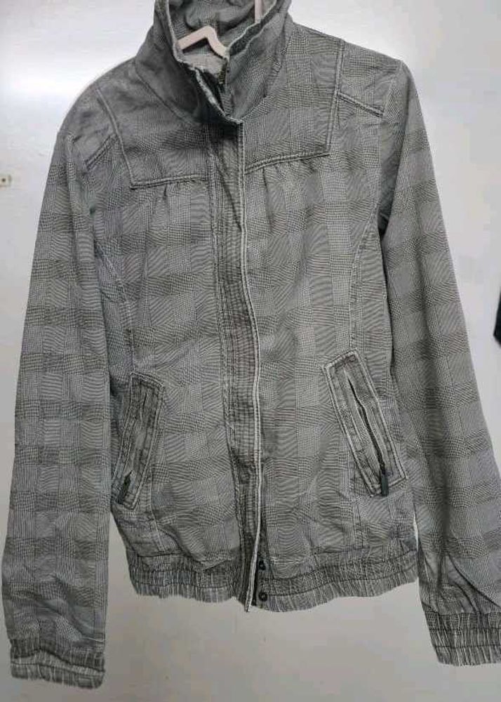 Vintage-Vibe Grey Checkered High-Neck Jacket