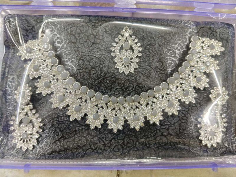 Beautiful Niceee Neckless Salee Offerrr
