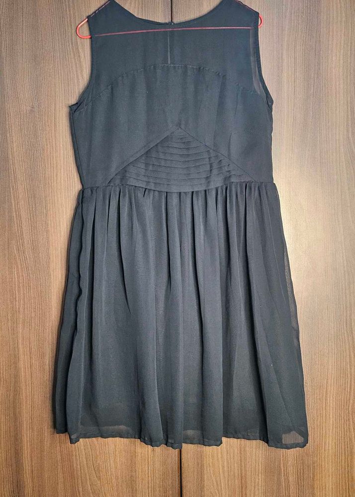 SIMPLE BLACK MIDI DRESS