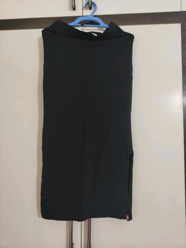 Negotiable black under skirt for sarees