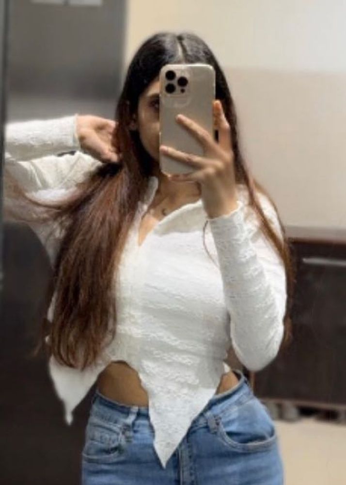 white top🤍