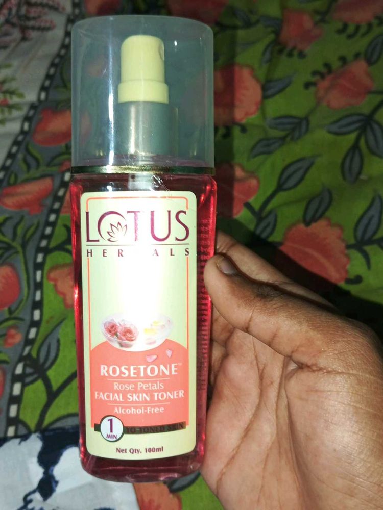 Lotus Herbals Rosetone ✨