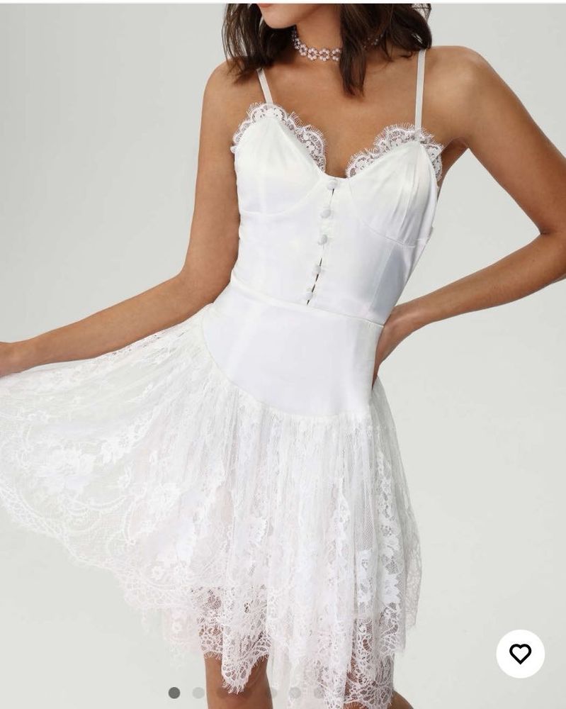 FLORAL LACE MINI DRESS