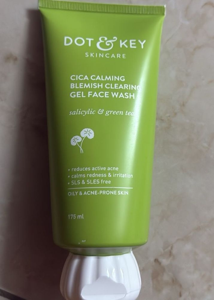 Dot &amp; Key Face Wash