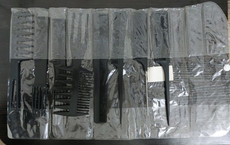 SET OF 8 HAIRCOMBS WITH PLASTIC POUCH