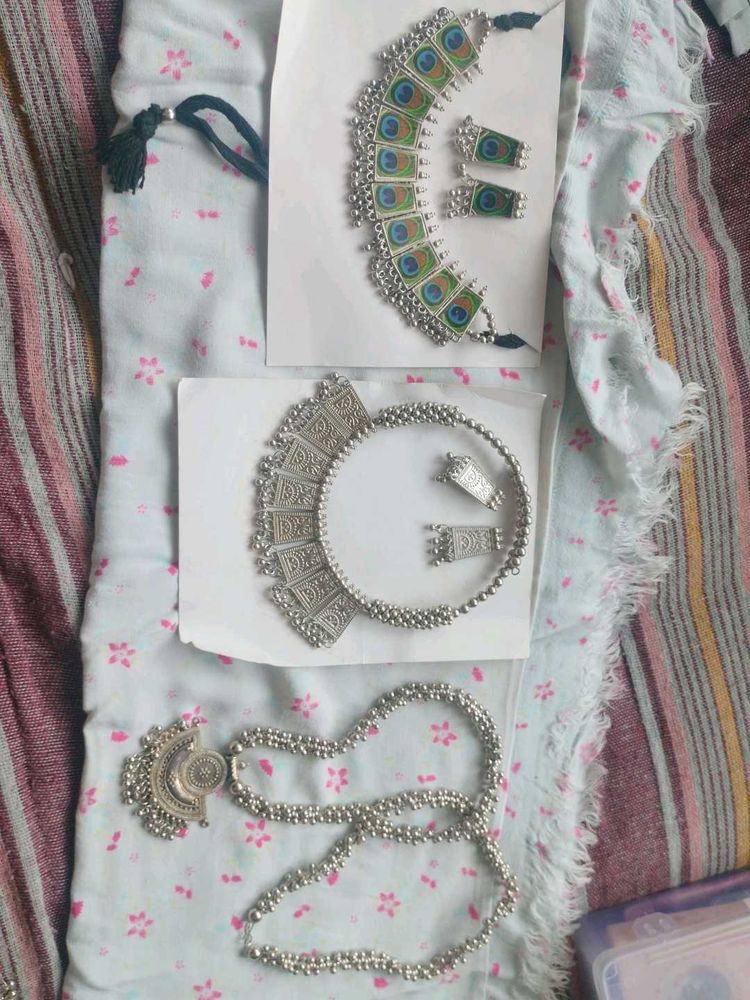 3 Necklace 2 Earrings Just 200