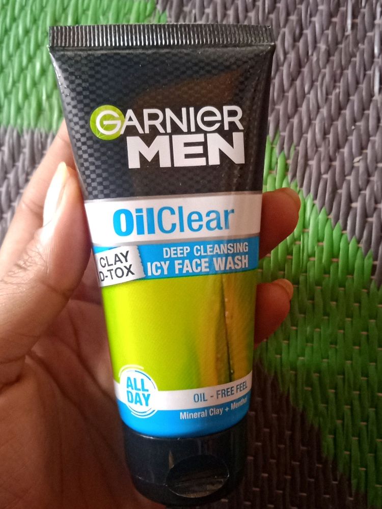 Garnier MEN OIL CLEAR face Wash