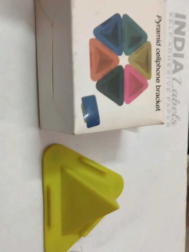 Pyramid Cellphone Bracket