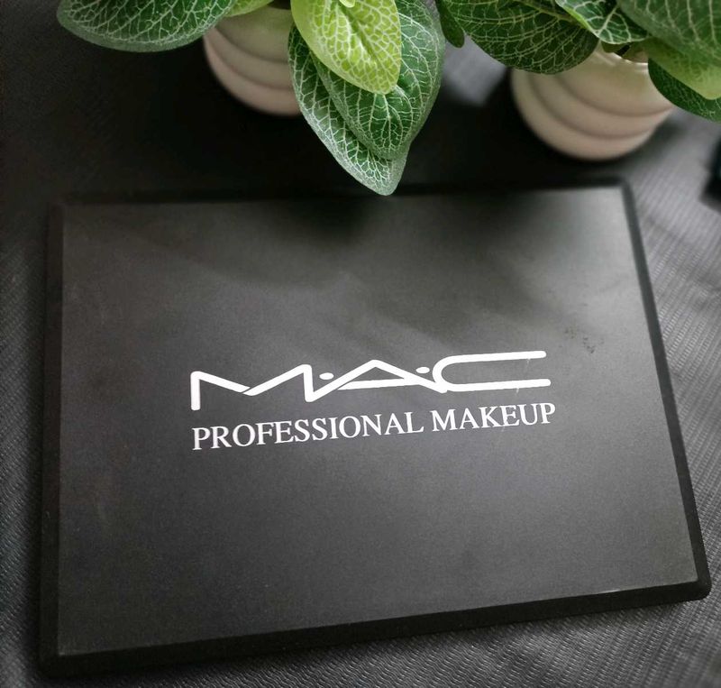 MAC 40 Shades Eyeshadow Palette