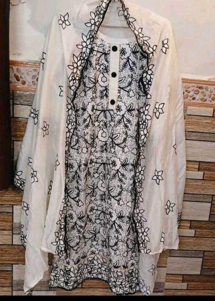 Unused Embroidered Kurta Set