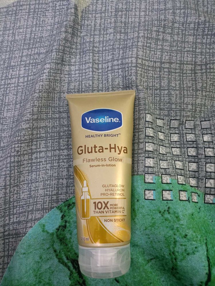 Vaseline Gluta Hya Serum In Lotion