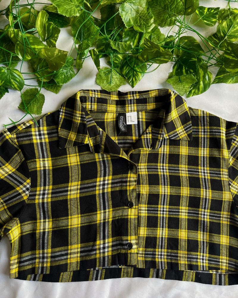 H&amp;M Women’s Yellow and Black Plaid Crop Shirt