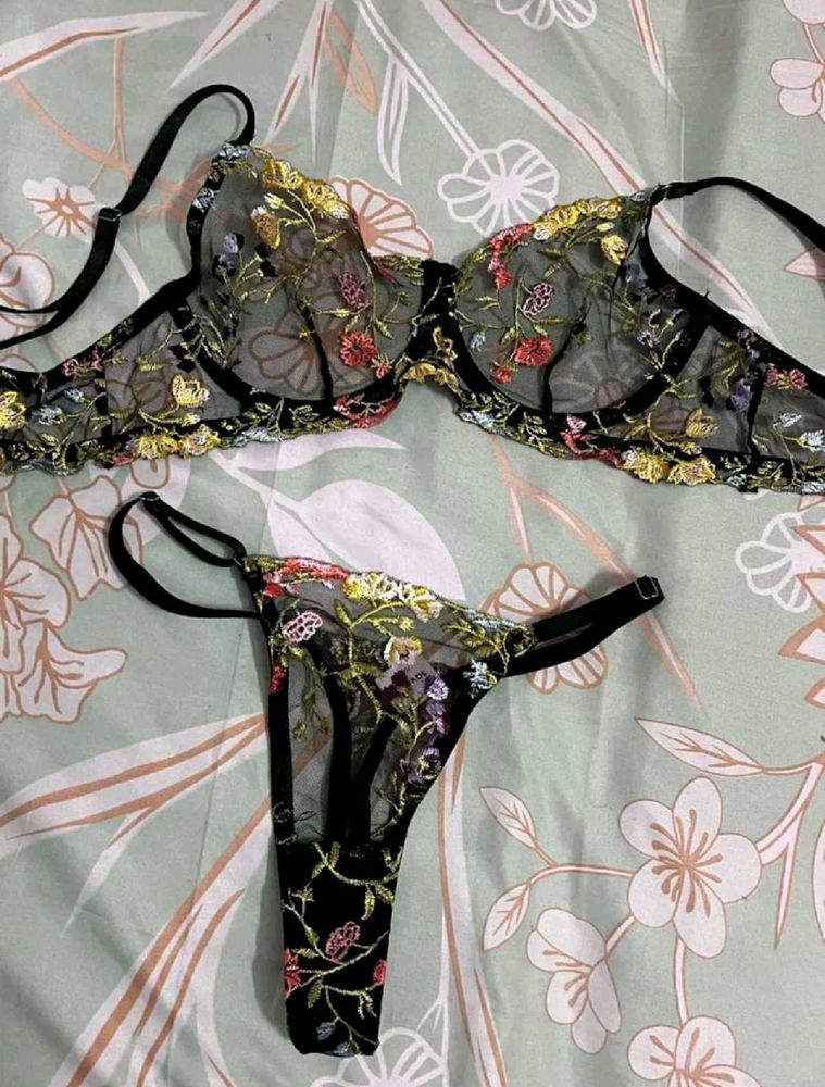 Black &amp; Multicolour Net Set