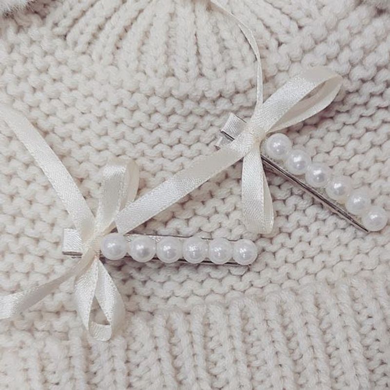 Pearl and bow Hair Clip🎀