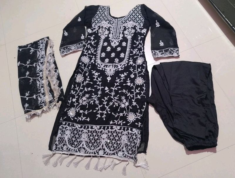 Pakistani Suit