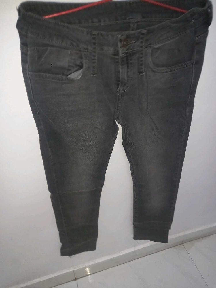 GREY SLIM FIT JEANS🤍