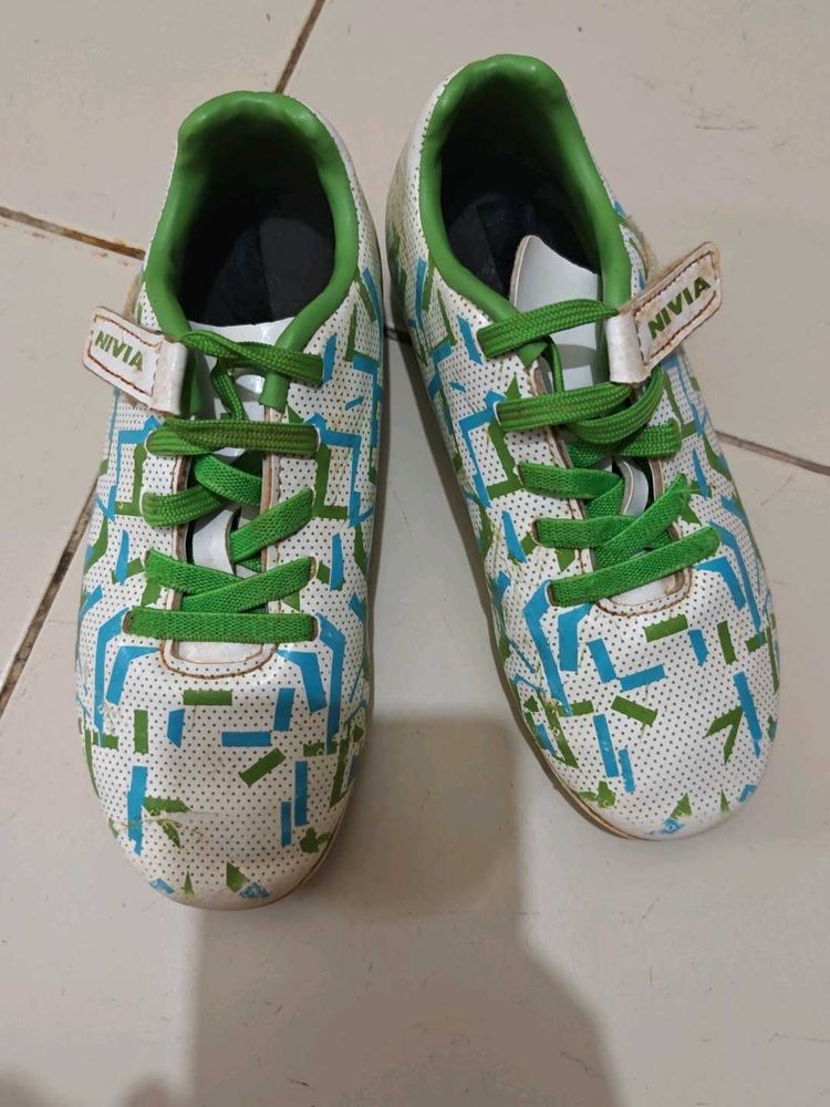 Nivia Kids football shoes with Studs