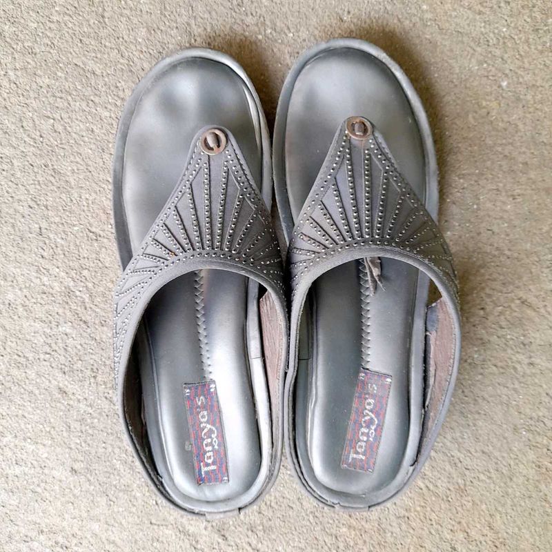 Tanya&#39;s Grey Embellished Sandals