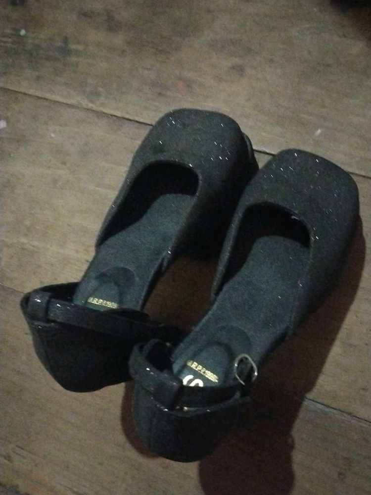 SSS Glittery Heel Just In Your Budget...