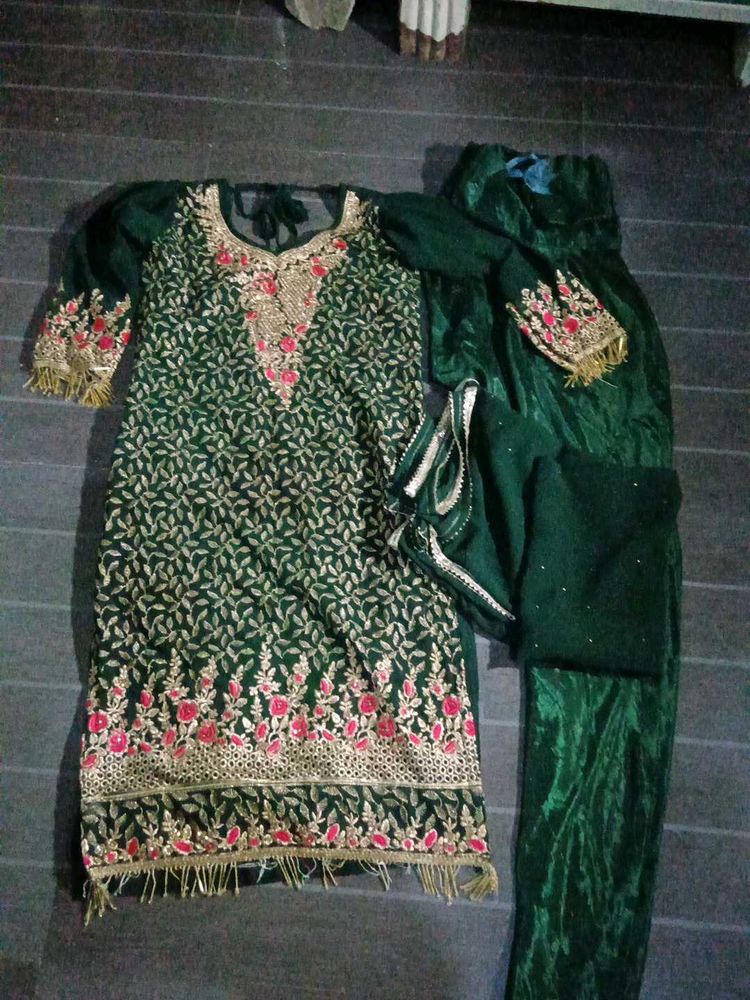 Elegant Green Embroidered Kurta Set