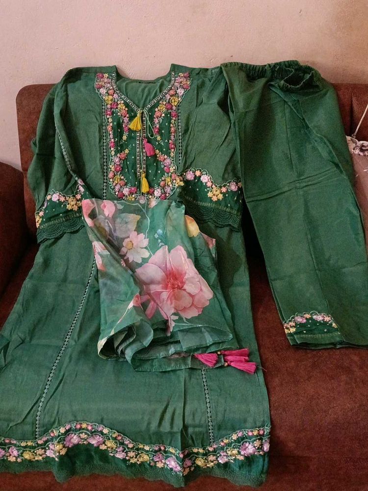Pakistani Style Kurta Pent Dupatta 💚 Green