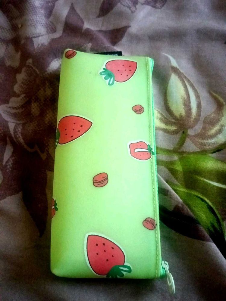 Stationary Pouch