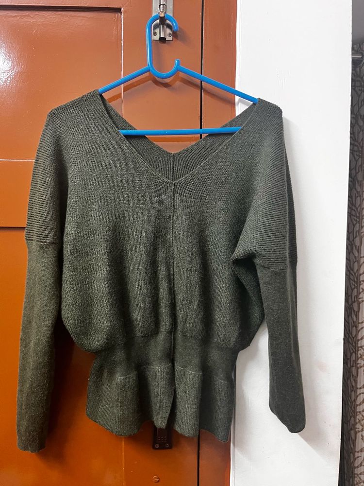 Elegant Olive Green V-Neck Sweater