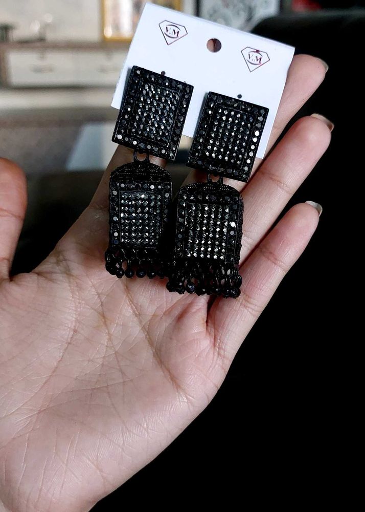 BLACK AND SILVER HEAVY EARINGS Comboo