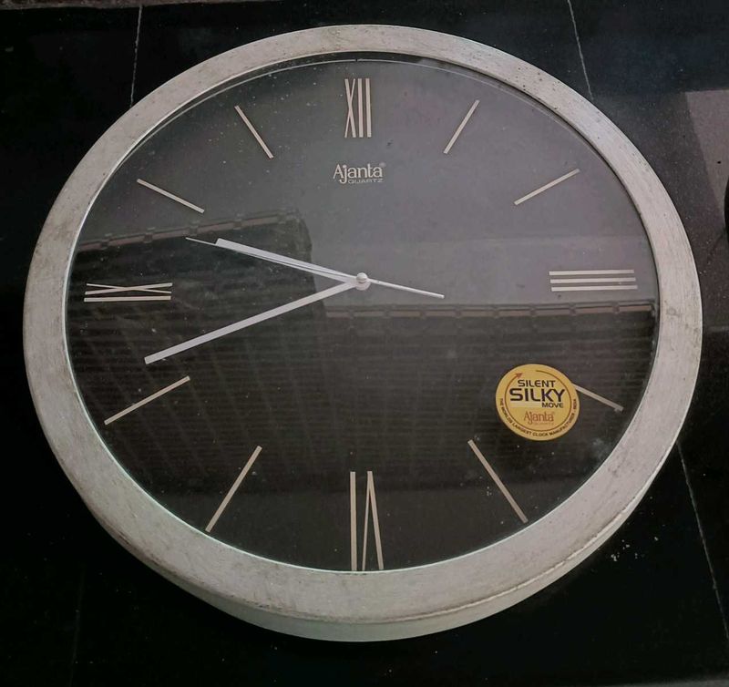 3 Number Of Wall Clocks