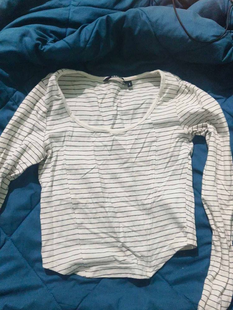 Minimal White Striped Crop Top – Full Sleeves