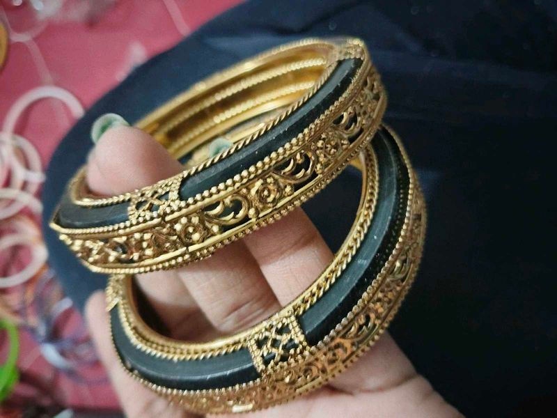 Elegant Black &amp; Gold Indian Bangles