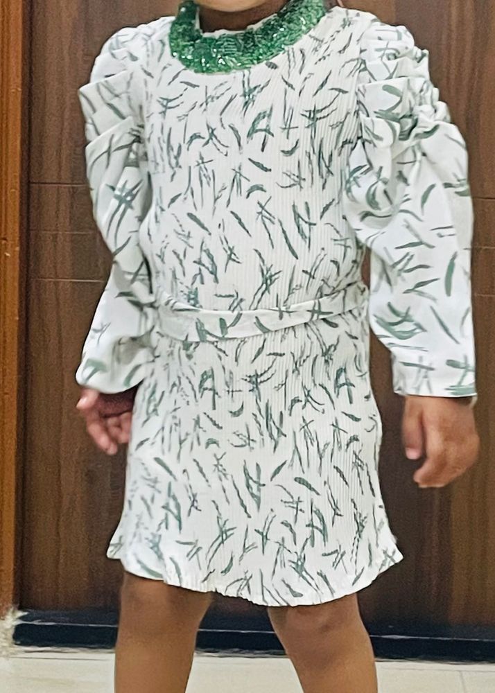 Girl&#39;s White &amp; Green Print Dress