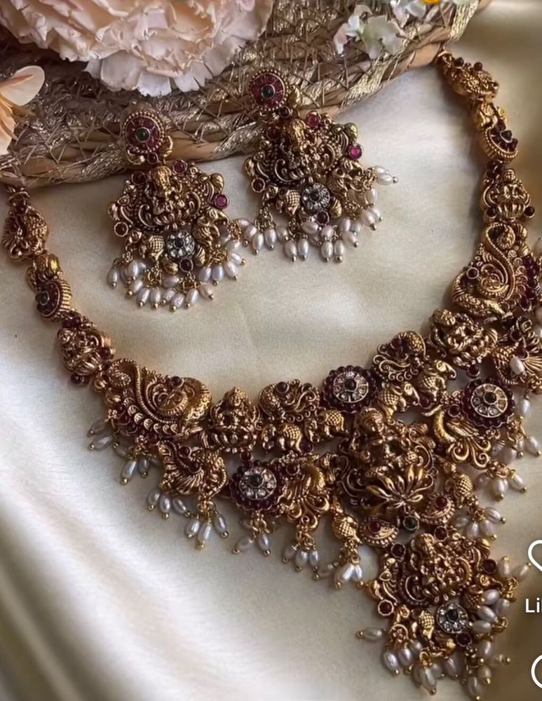 Elegant Choker With Earrings