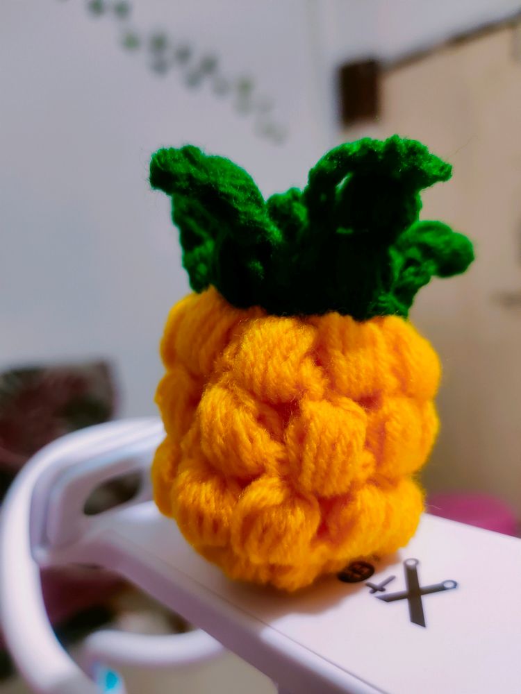 pineapple 🍍 keychain