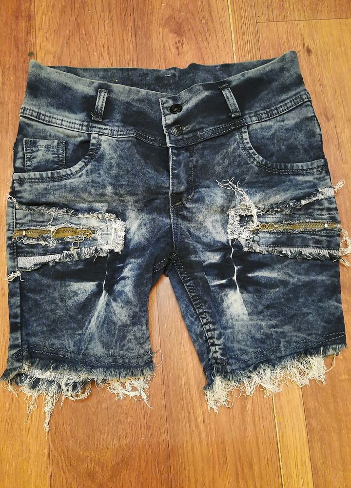 Ripped Denim shorts