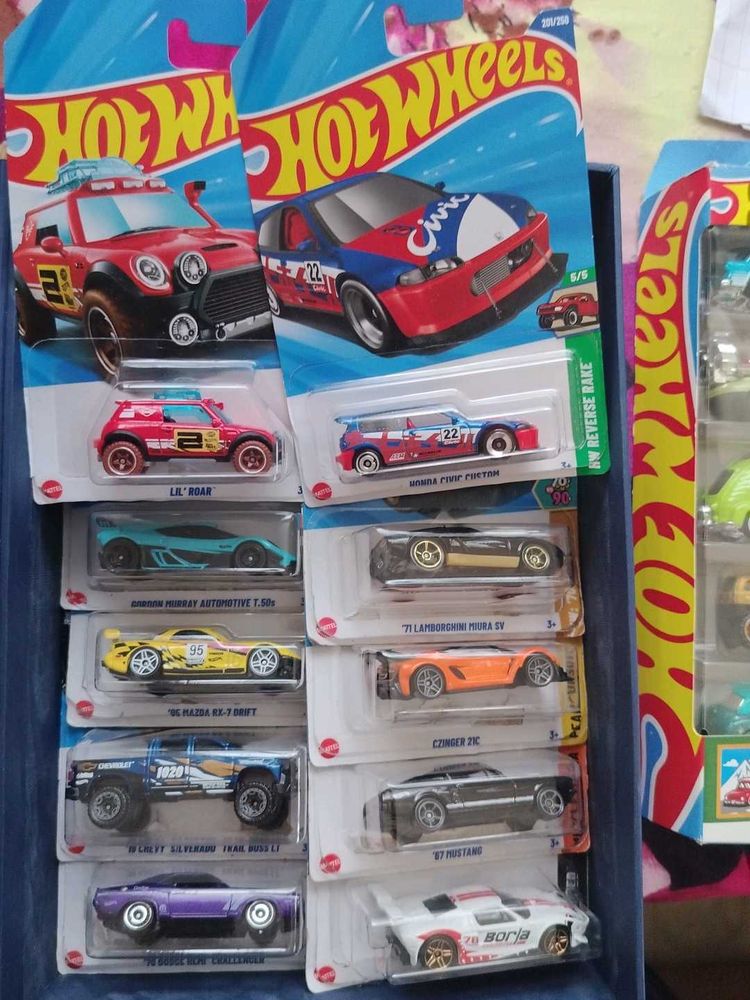 Hotwheels Choose 1 car. and comment the name of th